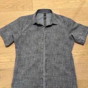Lululemon Mens Airing Easy Camp Collar Short Sleeve Shirt Small Resort Workout